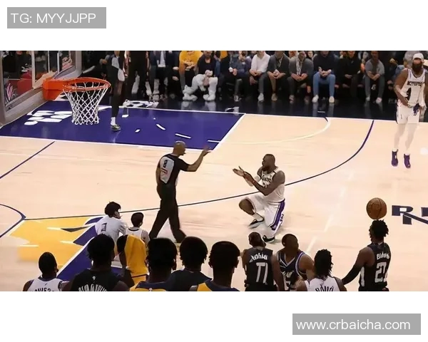 NBA篮球明星化身路人街头挑战球迷反应引发热议 NBA篮球明星化身路人街头挑战球迷反应引发热议