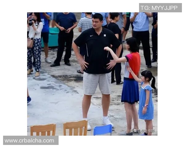 中国篮球界的巨星身高2米1他是谁你知道吗